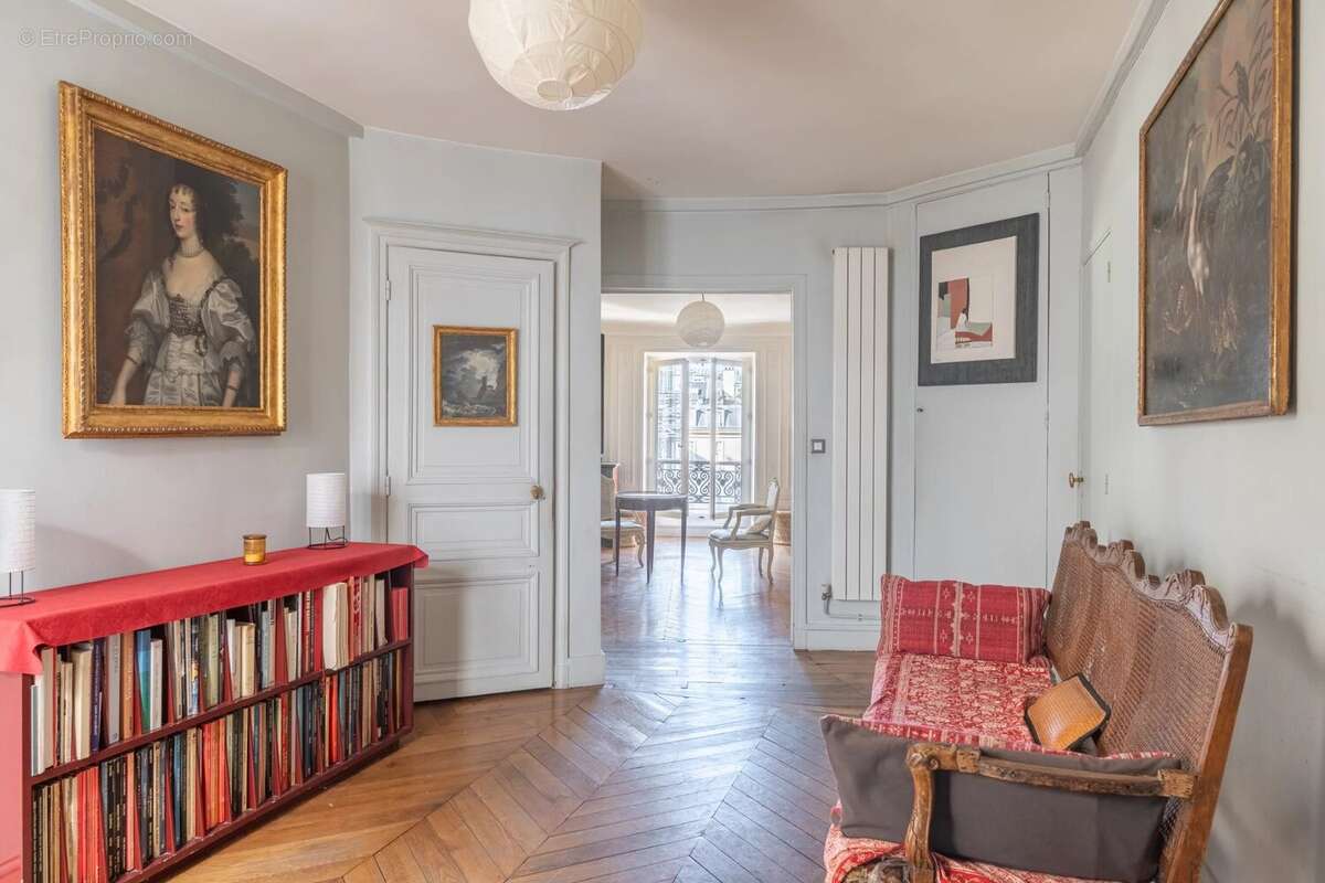 Appartement à PARIS-1E