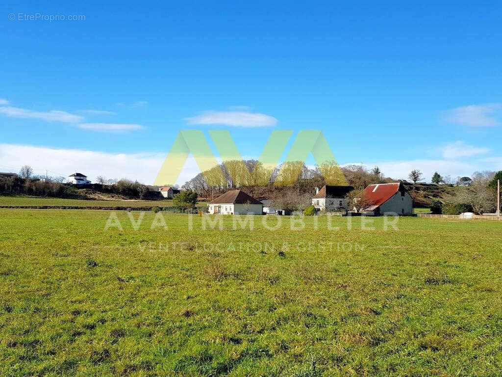 Terrain à VIELLENAVE-DE-NAVARRENX