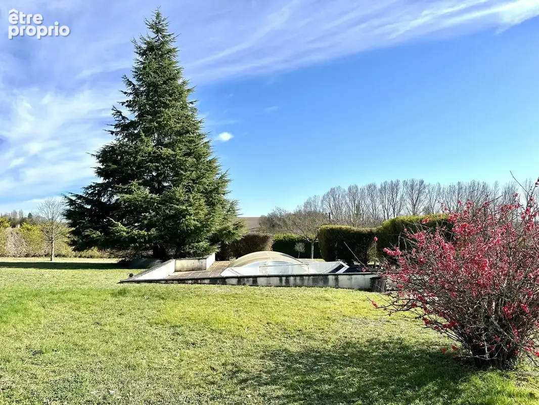 Maison de plain-pied avec grand jardin et piscine - photo 23