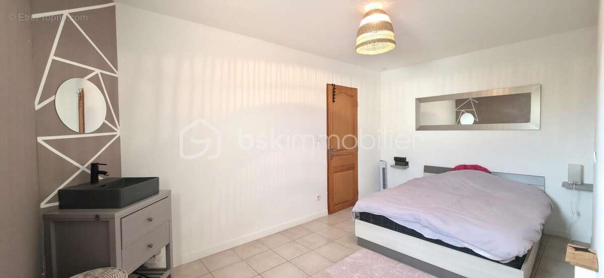 Maison à SAINT-LAURENT-DES-ARBRES