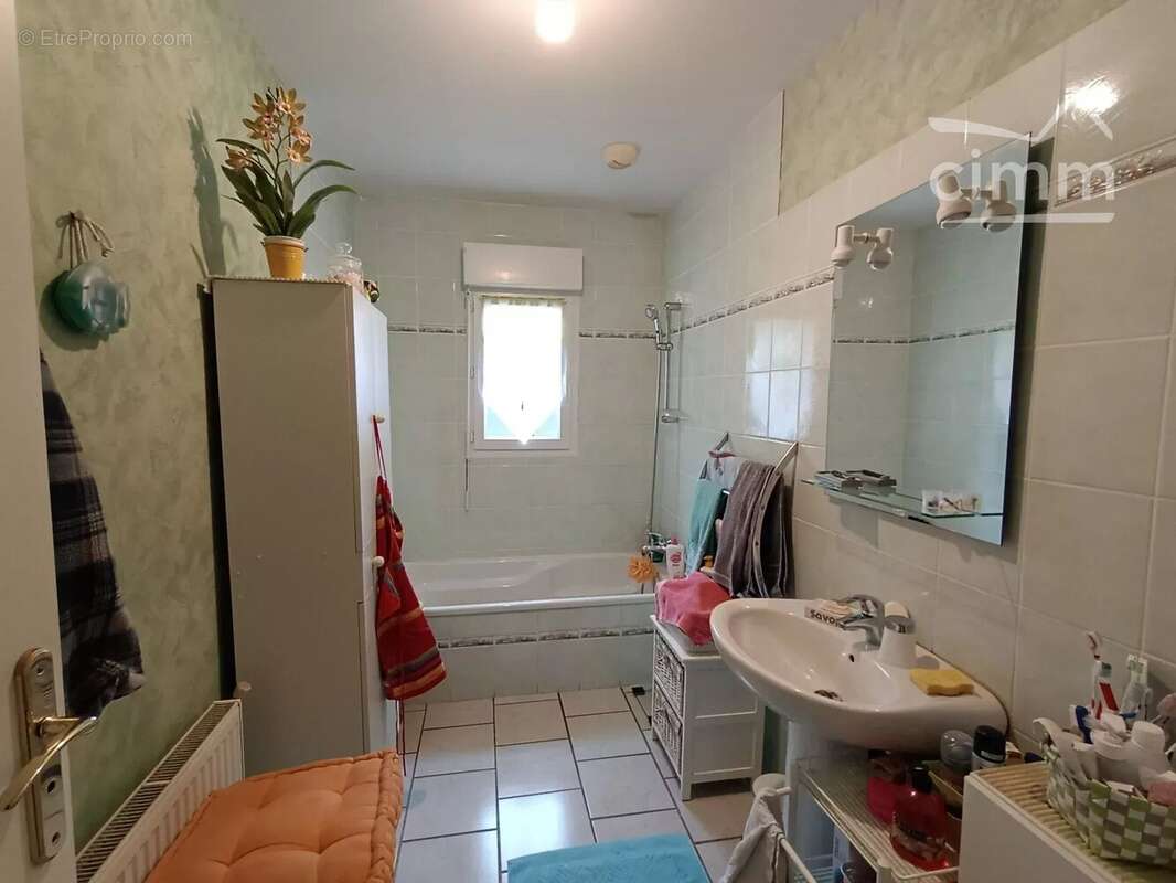 Maison à LA CHAPELLE-MONTMARTIN