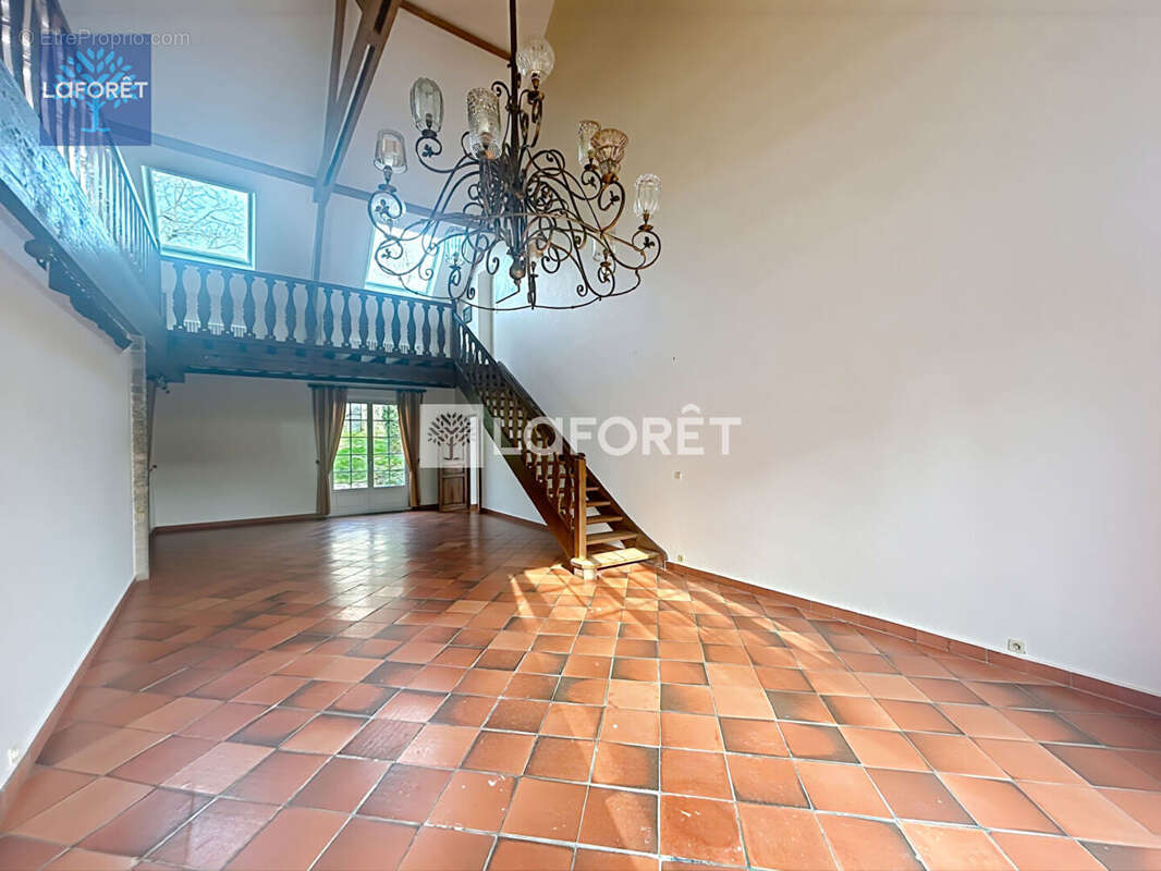 Maison à CONDE-SAINTE-LIBIAIRE