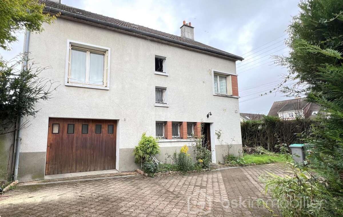À VENDRE : Maison Individuelle de 142 m²  à  Fleury-les-Aubrais - photo 2