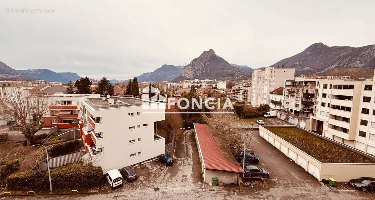 Appartement à FONTAINE