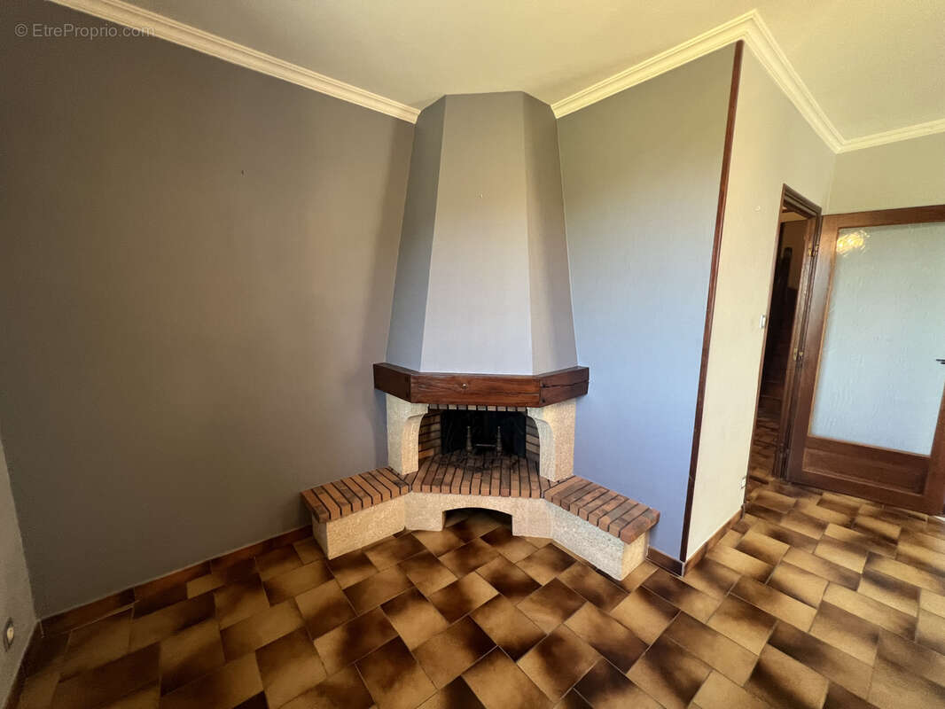 Maison à COURS-LA-VILLE