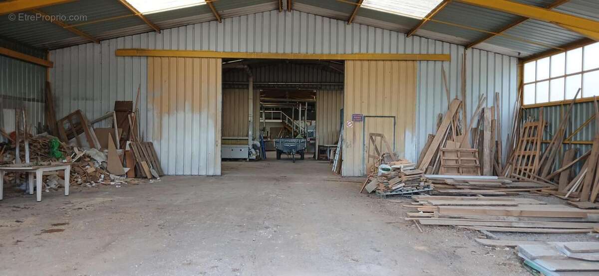 Bâtiment  industriel artisanal 2000 m² Port sur Saône  (70)  Ex-atelier de menuiserie de fabrication - photo 6