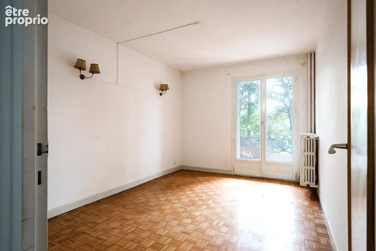 Exclusivite appartement rez de chaussee trois chambres residence la marbelliere joue les tours - photo 8