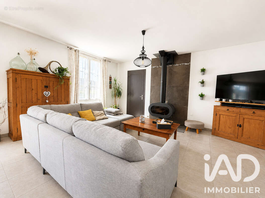 Maison 173 m² à Maze  - photo 9