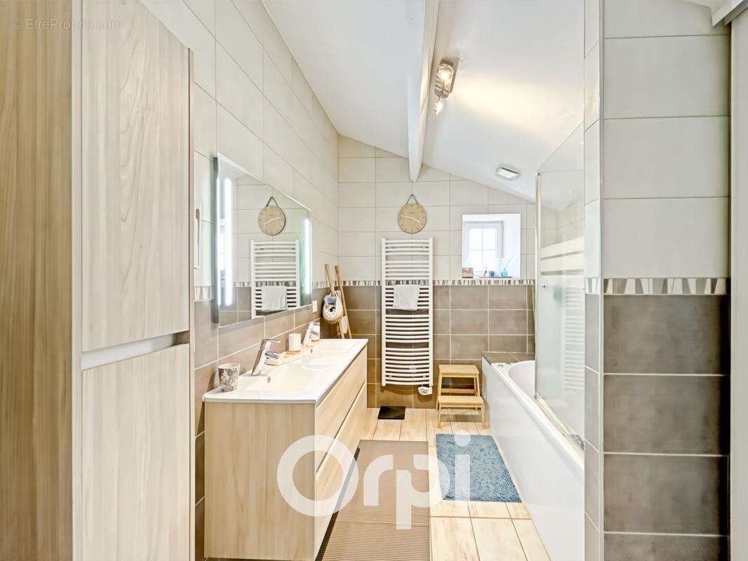 Maison à SAINTE-GEMME-LA-PLAINE