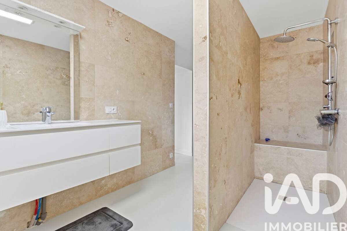 Maison 205 m² à Le Gres  - photo 8