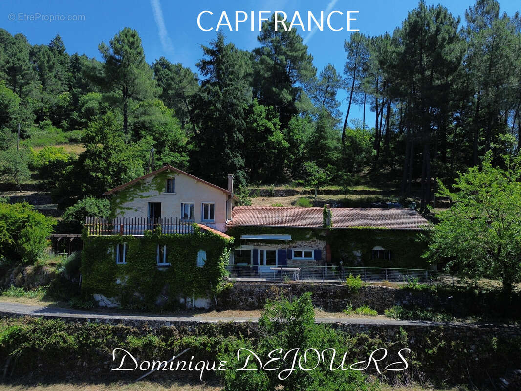 Nichée au cœur de la nature, sans vis-à-vis et avec une vue remarquable, grande maison de 7 (voir 8) chambres et de belles terra - photo 5