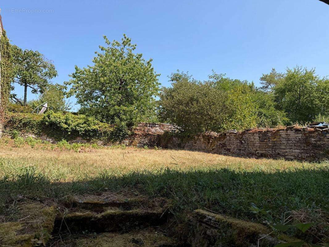 Maison ancienne de 138 m2 avec dépendances - photo 11