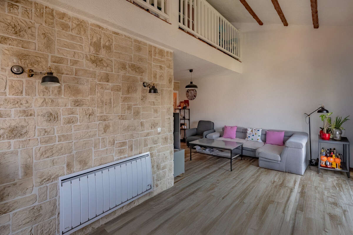Bel appartement type 4 en DUPLEX - idéalement situé - au dernier étage - photo 2