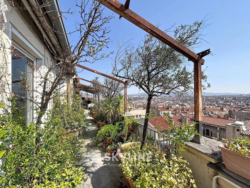 Appartement à MARSEILLE-6E