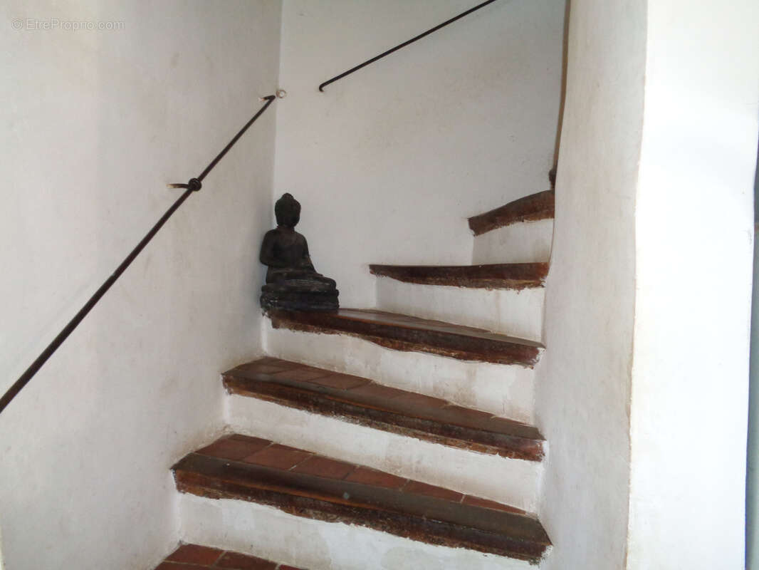 Maison à OPOUL-PERILLOS