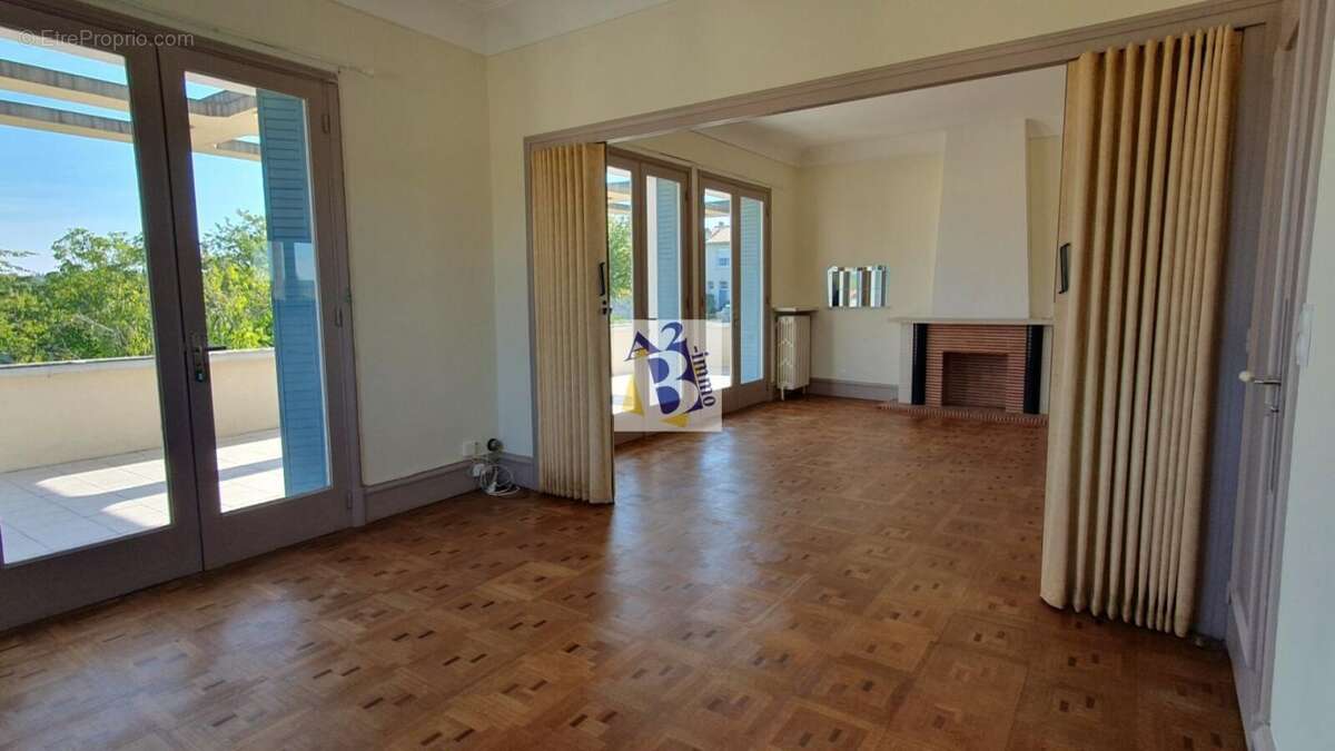 Maison à MAGNAC-SUR-TOUVRE