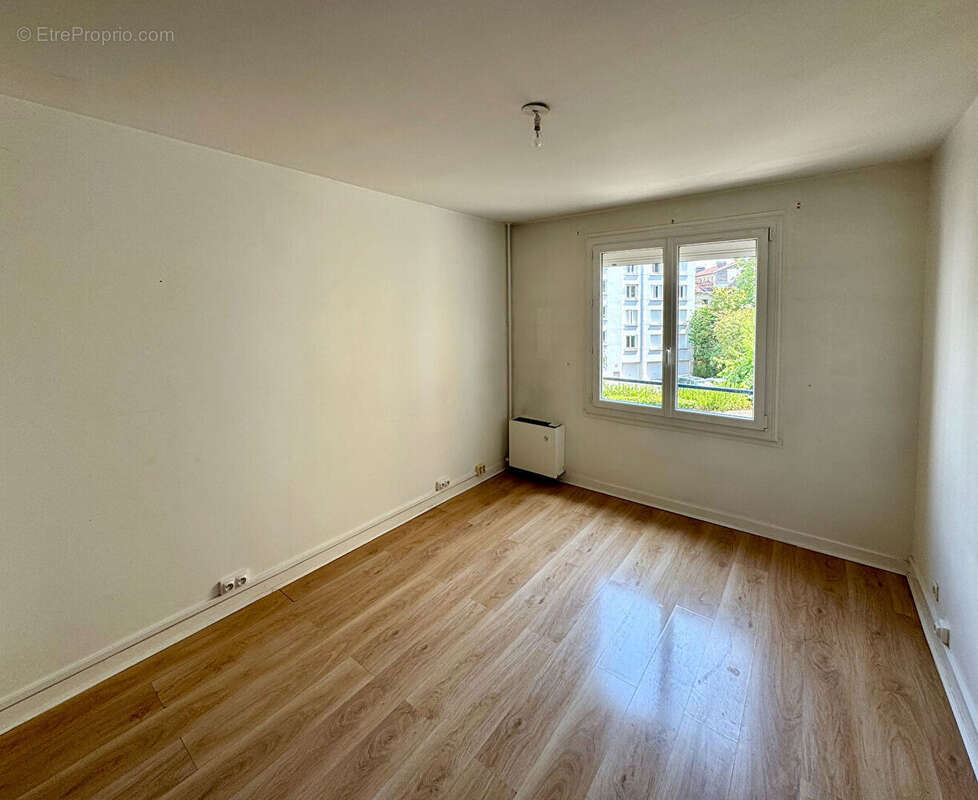CLERMONT-FERRAND / Appartement à vendre quartier Les Salins de 84 M2 avec balcon ! - photo 9