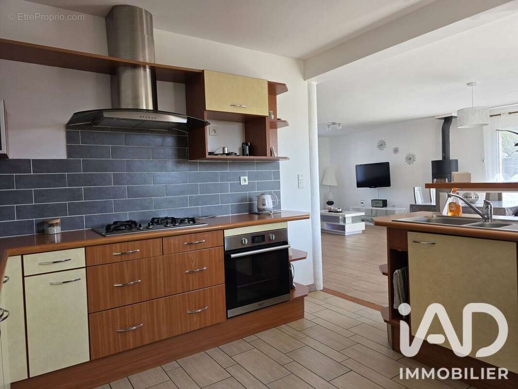 Maison 142 m² à Yffiniac  - photo 7