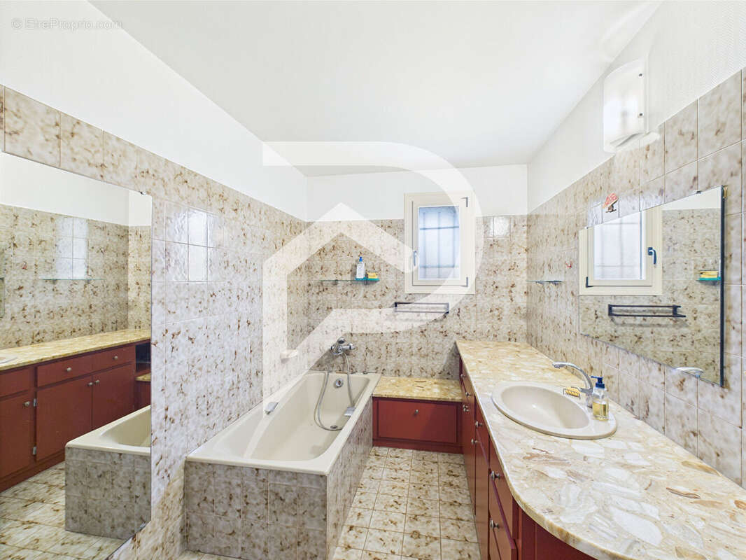 Maison à LIVRON-SUR-DROME