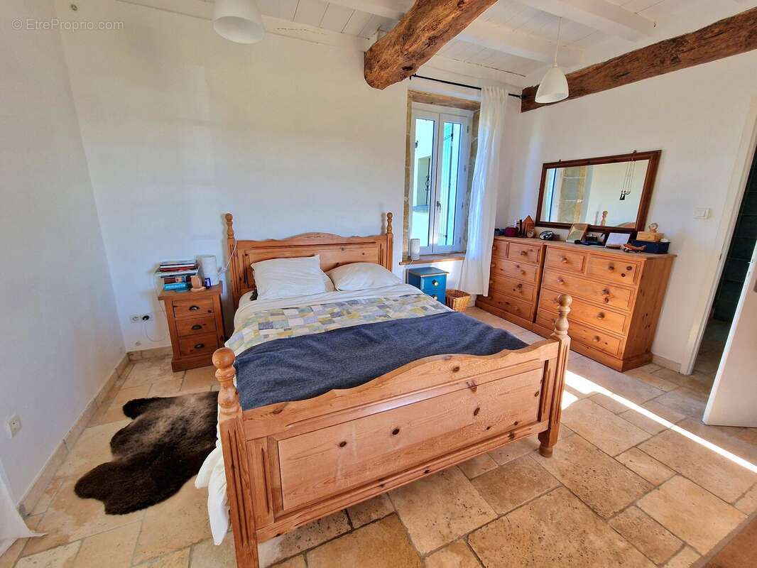 Ferme en pierre avec granges à rénover, piscine et VUE - proche d'Eymet ! - photo 9