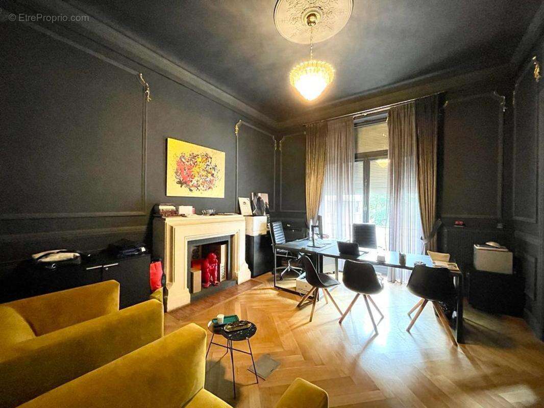 Commerce à MARSEILLE-8E
