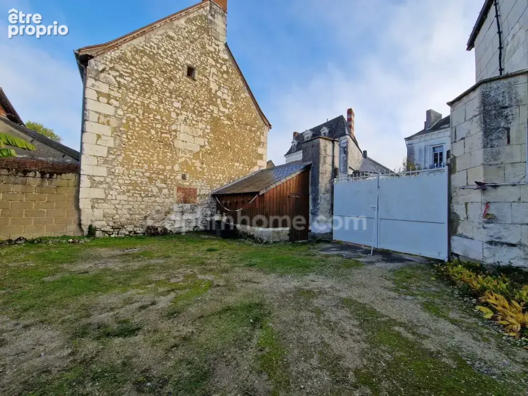 Maison de ville d'environ 100m², 6 pièces dont deux chambres, cour avec accès véhicule à LIGUEIL (37) - photo 9