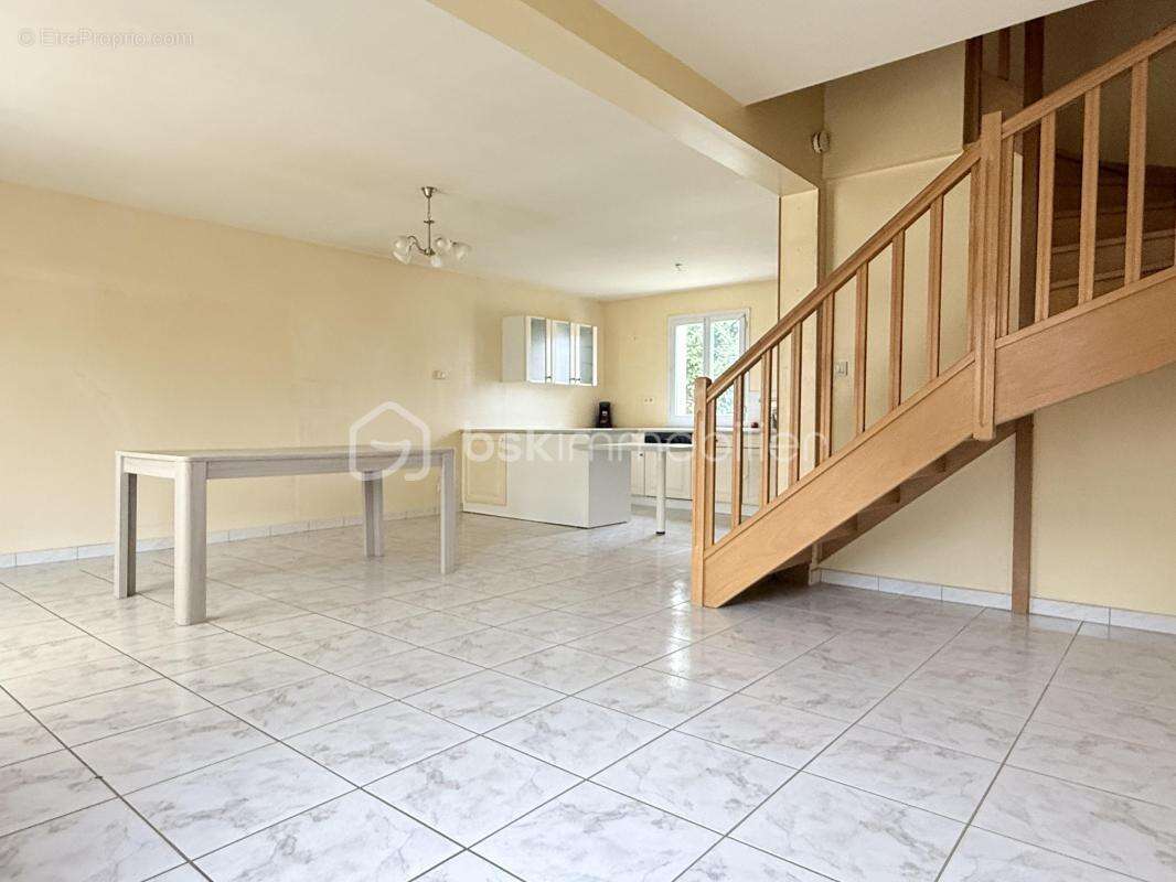 Maison familiale chaleureuse située dans un secteur tranquille, à deux pas des commodités - photo 5