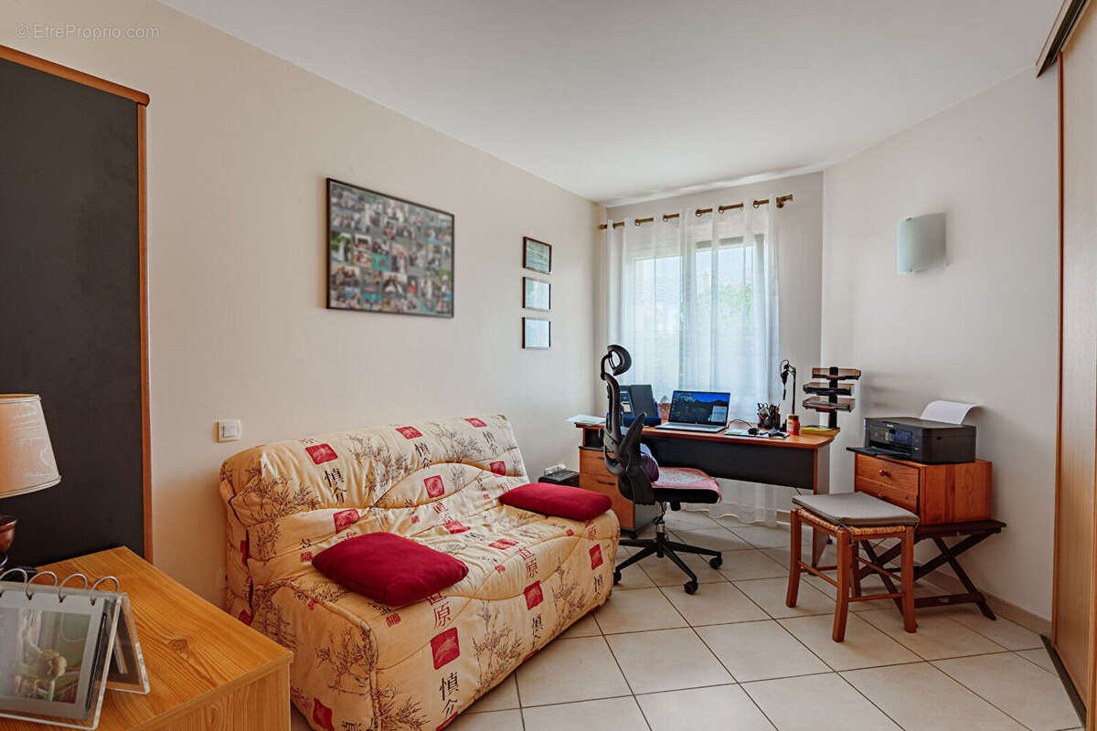 Saubrigues : Maison de plain-pied avec piscine sur 1.500 m² de terrain - photo 8