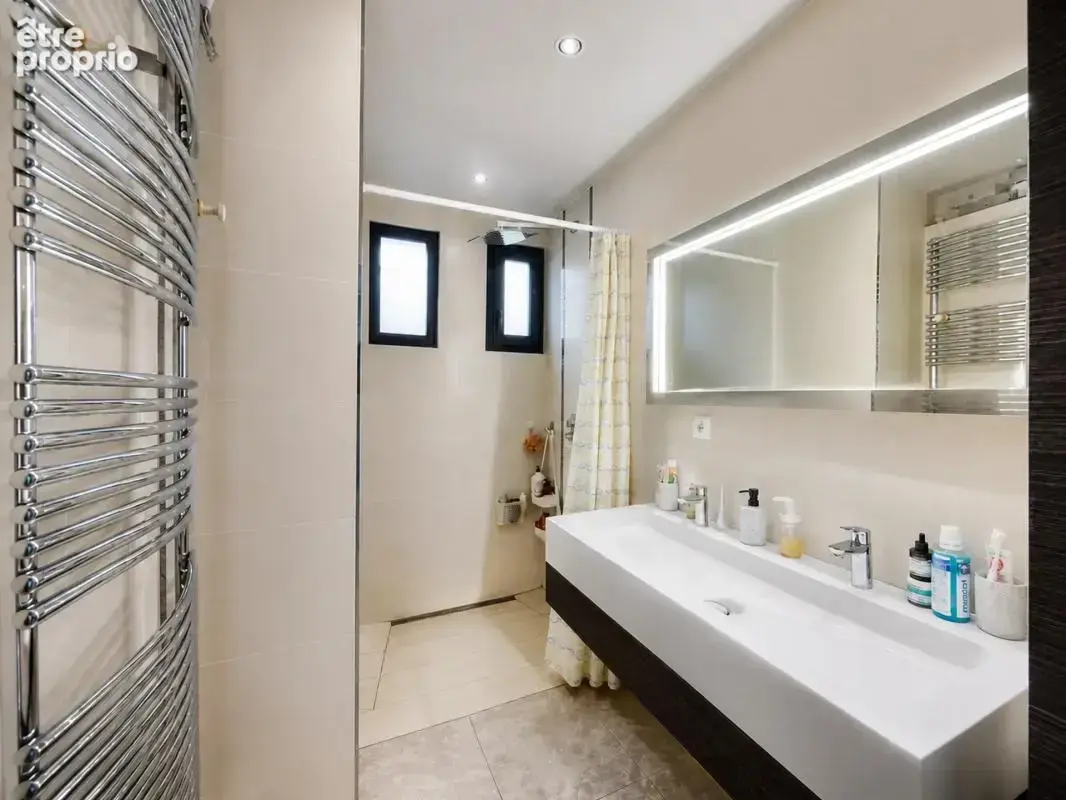 Maison de 9 pièces de 188 m² à Feyzin - photo 7