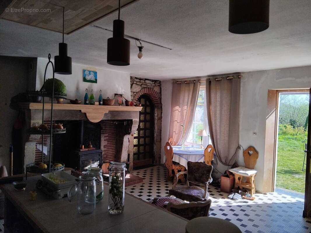 Domaine de 5 à 25 hectares avec lac privé, grange du XVIIe siècle, gîtes et fort potentiel d'exploitation touristique, événement - photo 5