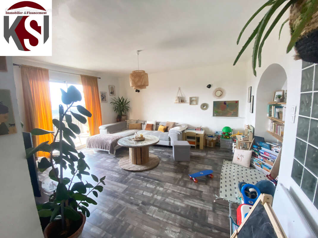 Appartement à SEILLONS-SOURCE-D'ARGENS