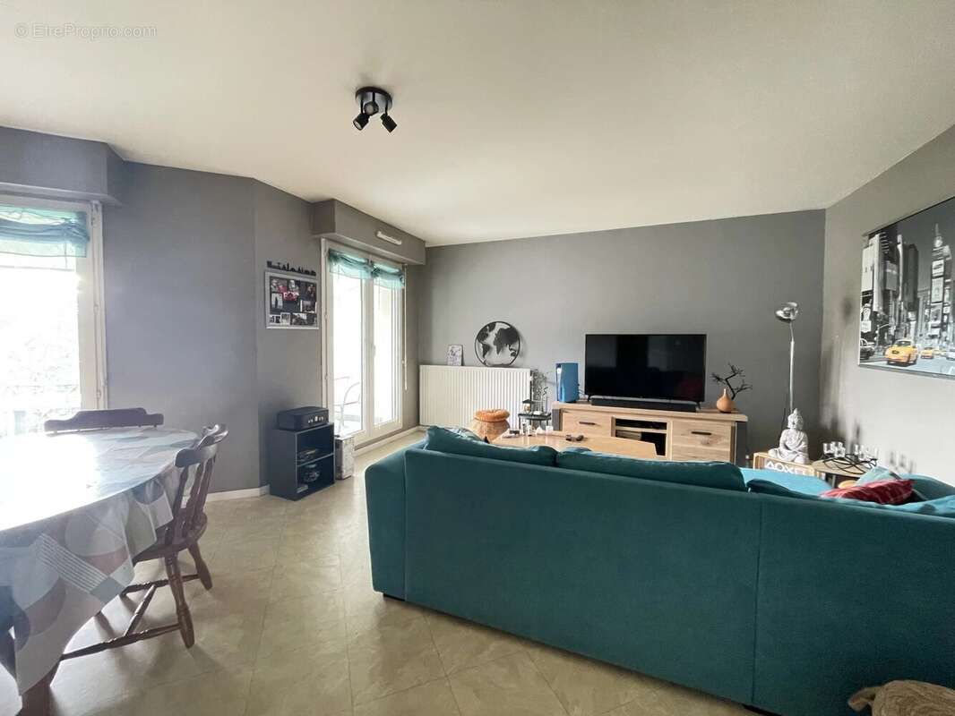 Dernier étage, sans ascenseur, Appartement T3 - 69.5 m² - Blordière - photo 2