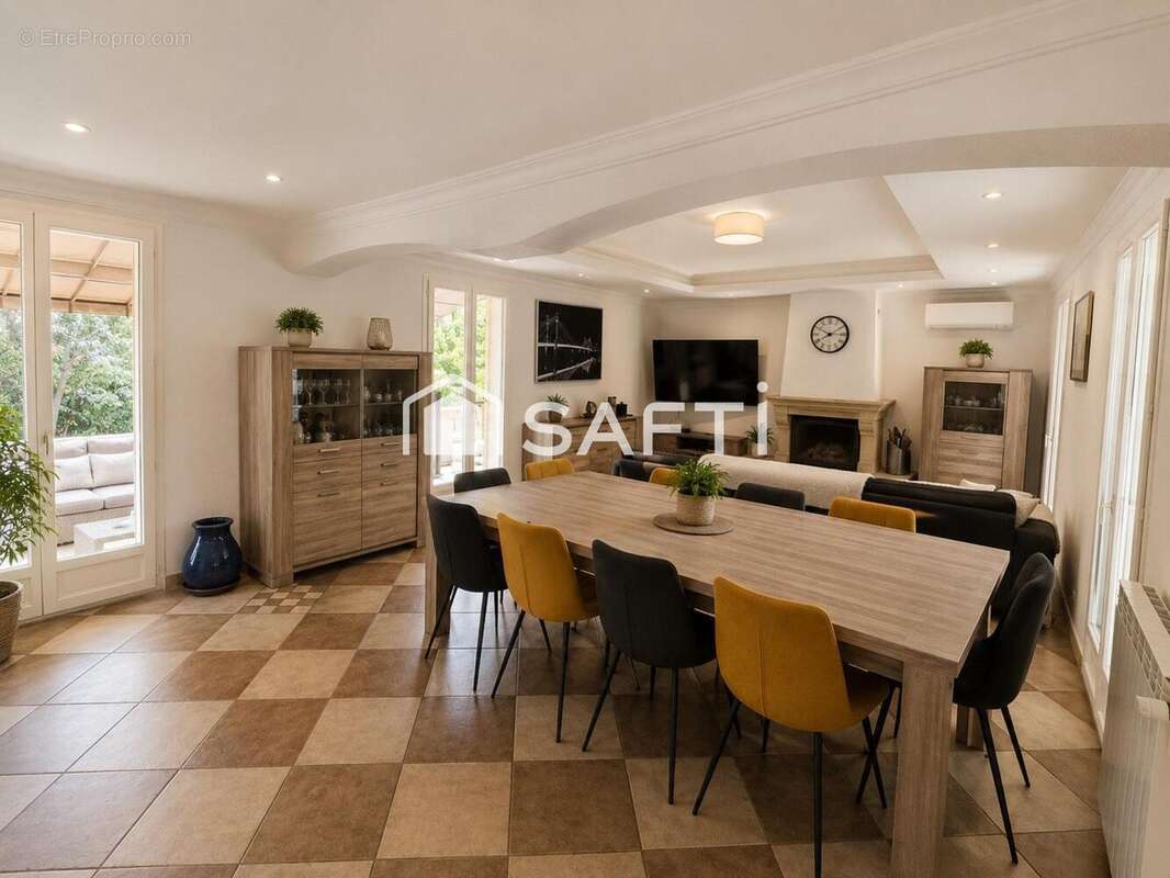 Maison 165 m² à Saint-Maximin-La-Sainte-Baume  - photo 4