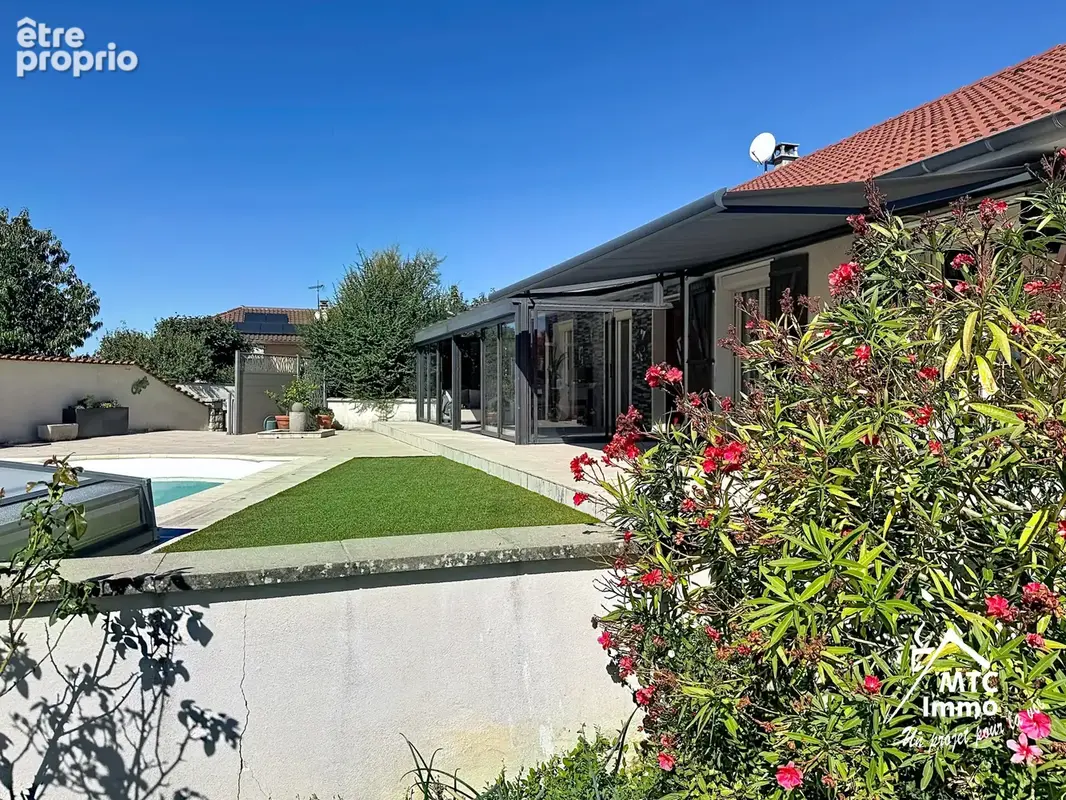 Villa T4 105m2 - photo 2
