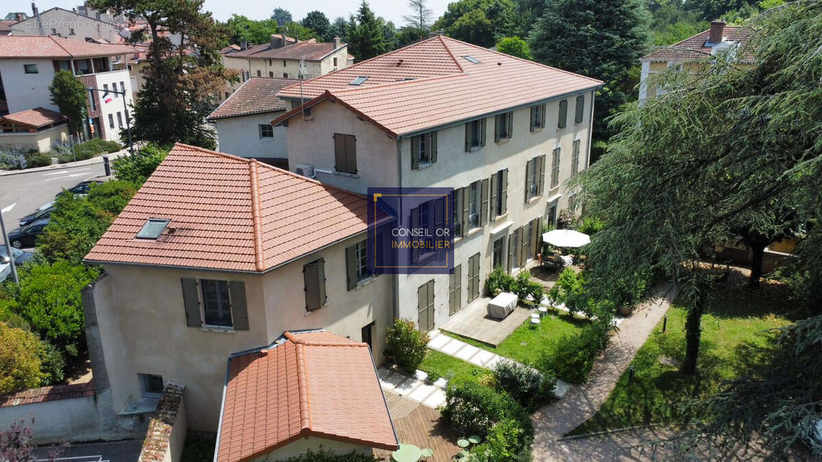 Appartement à SAINT-GENIS-LAVAL