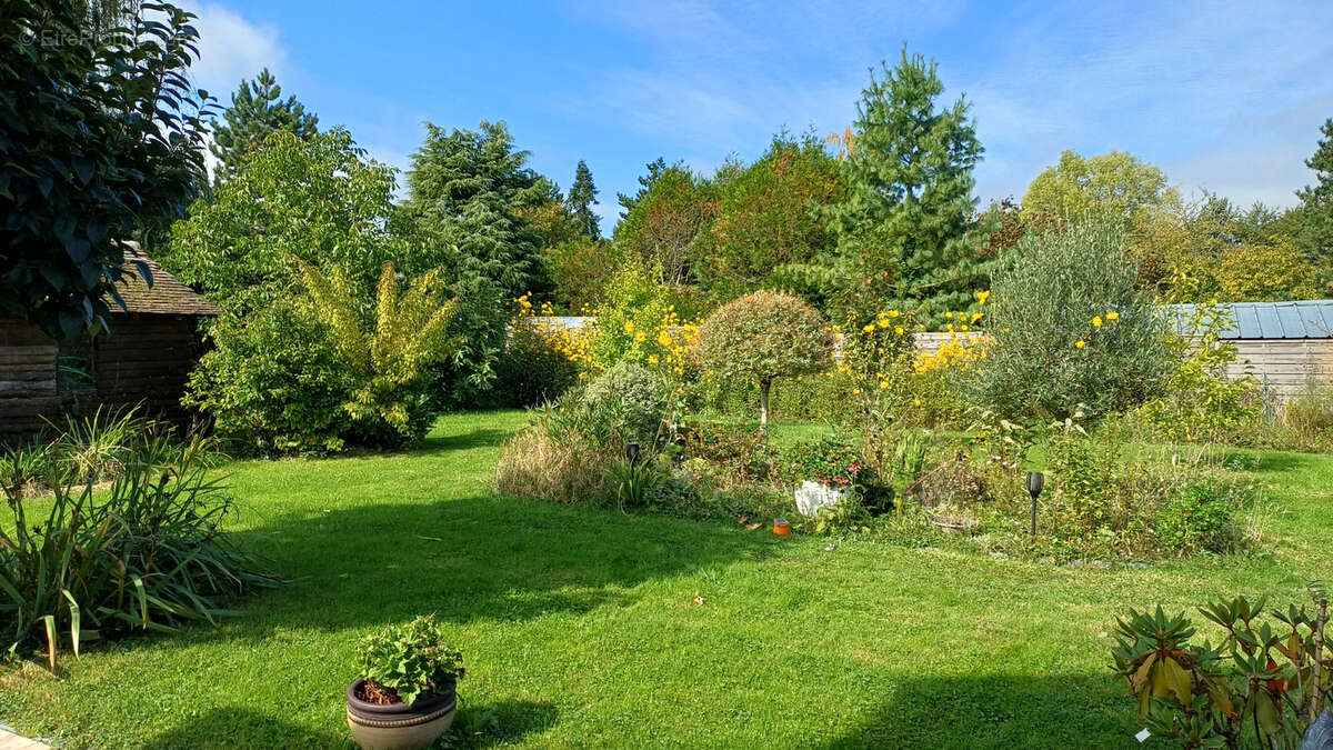 Maison à LA QUEUE-LES-YVELINES