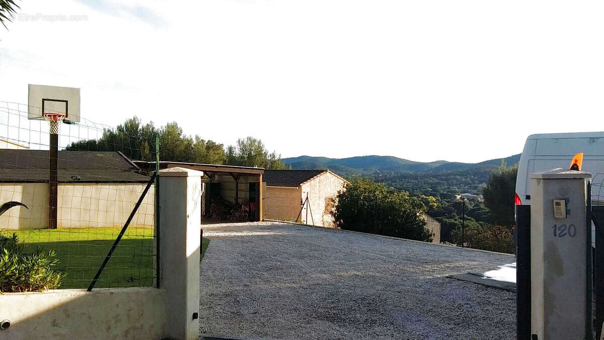 Maison à BORMES-LES-MIMOSAS