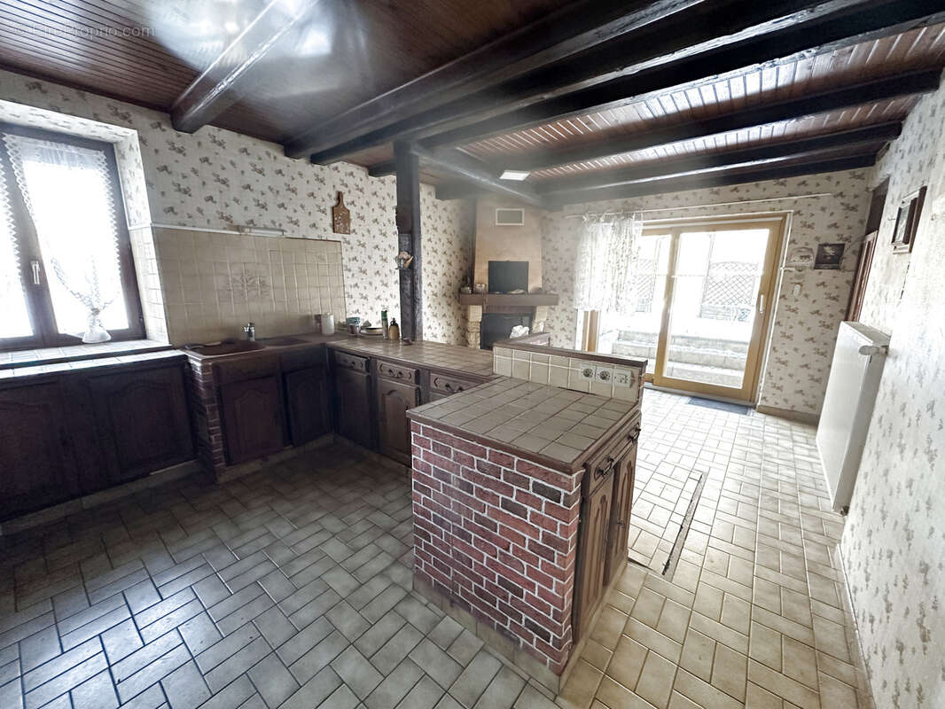 Maison à MOYEN