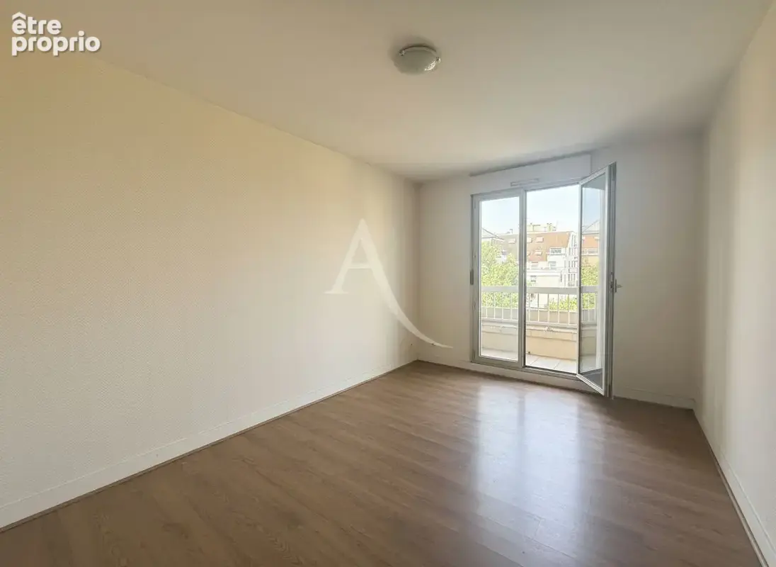À vendre - F2 Chelles 8 minutes à pied de la gare - photo 3