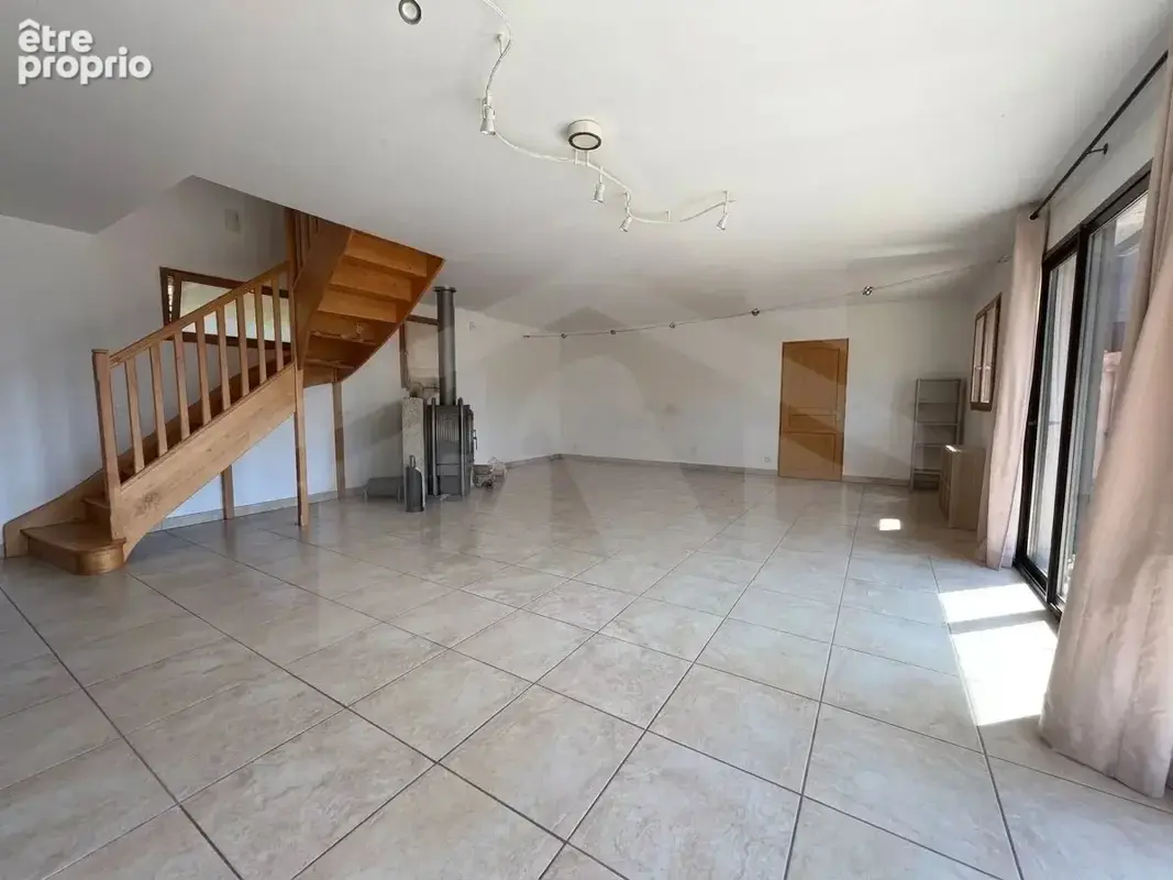 Maison de 151m2 avec terrasse et annexes - photo 7