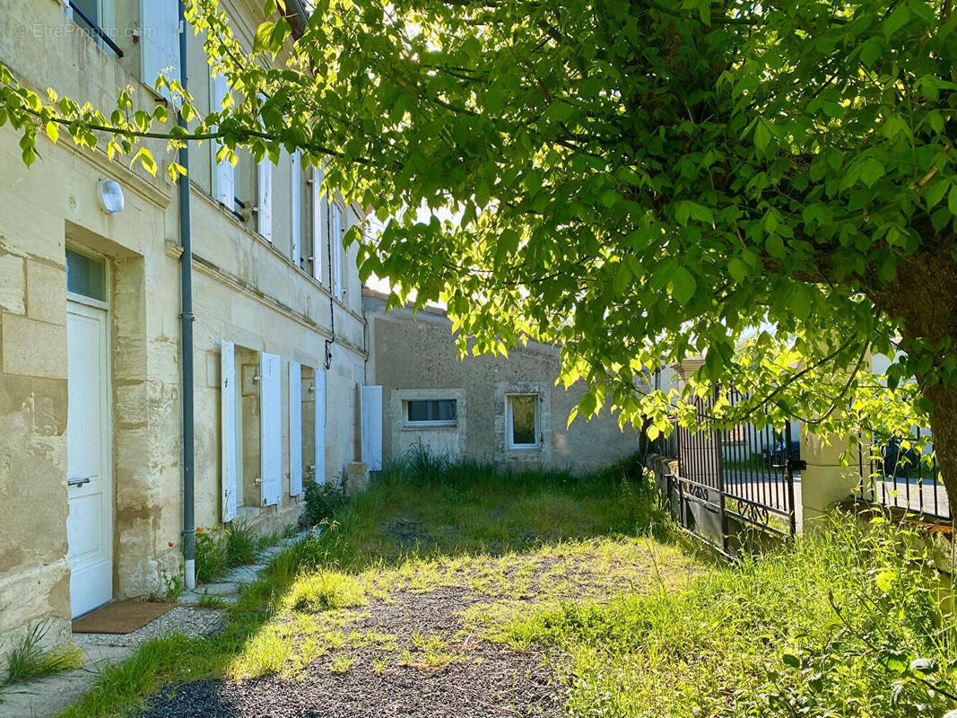 Maison à FRONSAC