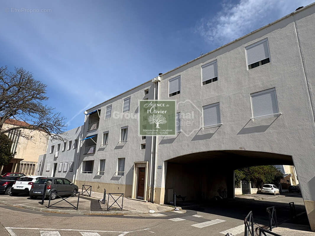 ARLES. Grand appartement Trinquetaille. - photo 10