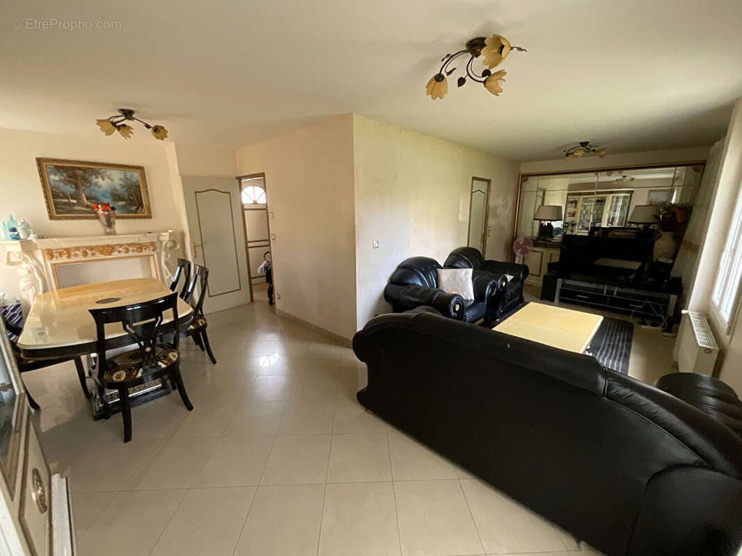 Maison à CHANTELOUP-LES-VIGNES