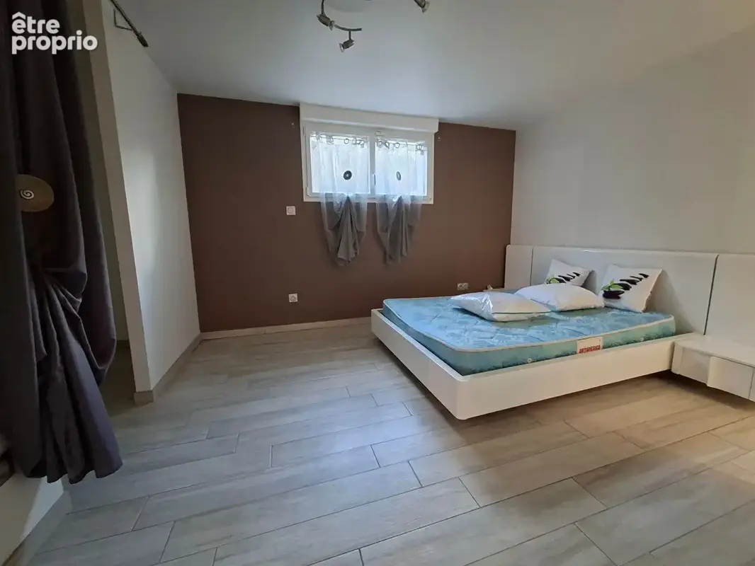 Maison 180 m² à Dange-Saint-Romain  - photo 9