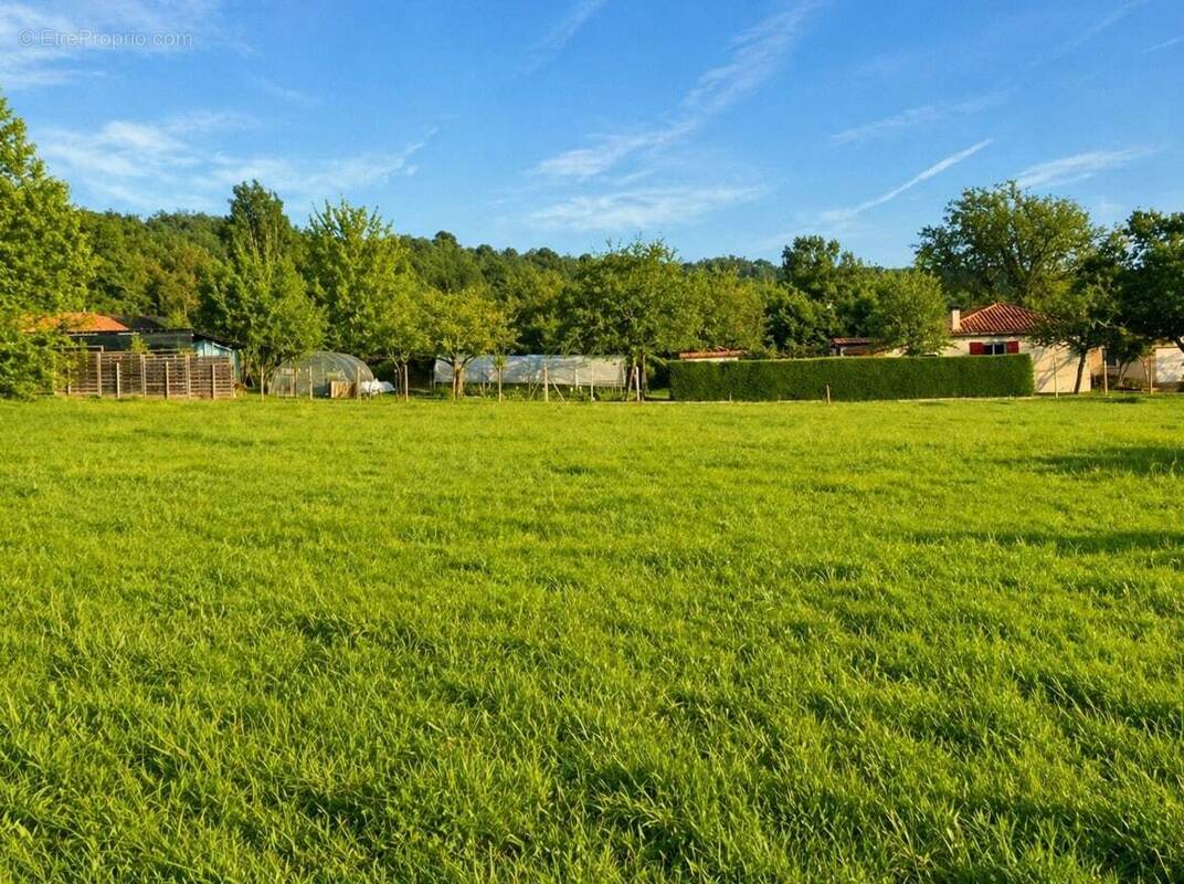 Terrain à RAZAC-SUR-L'ISLE