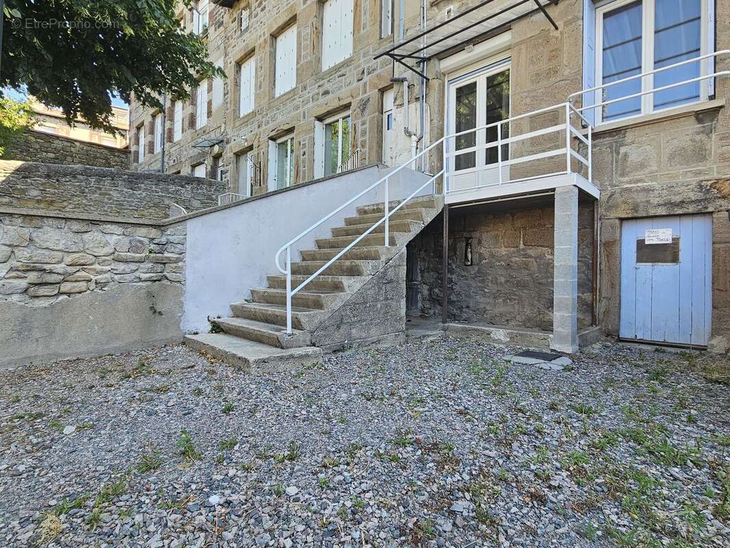 Photo 2 - Appartement à SAINT-GENEST-LERPT