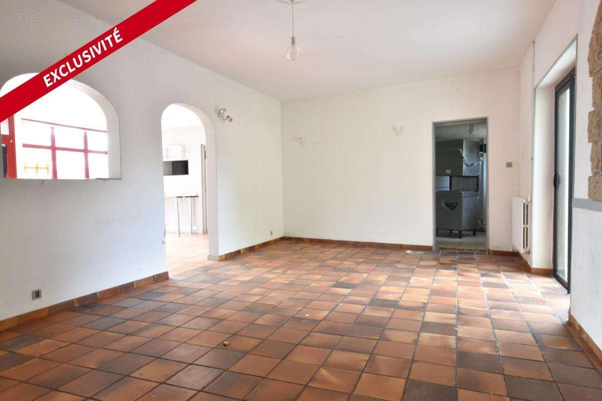 Appartement 213 m² à Plonevez-Porzay  - photo 5