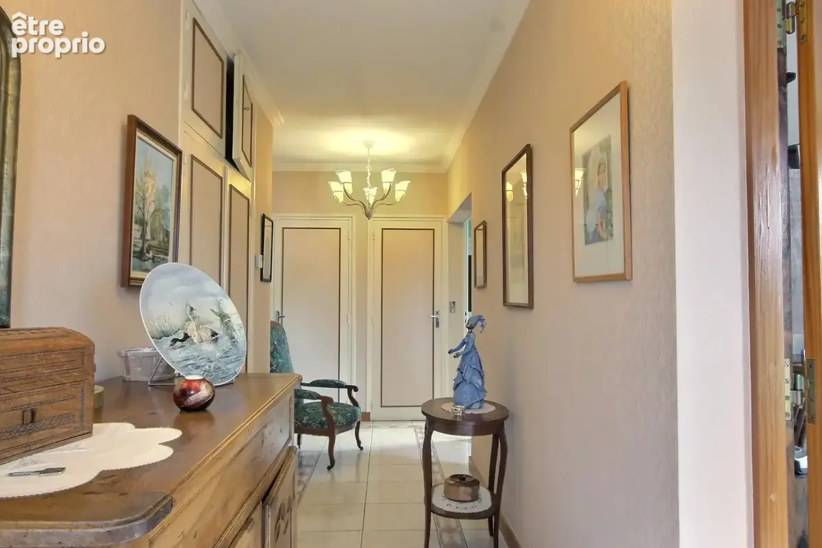 Mehun-sur-yèvre – ensemble immobilier atypique avec annexe et grand terrain - photo 5