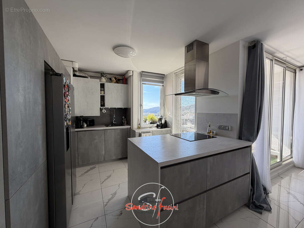 Appartement à CARROS
