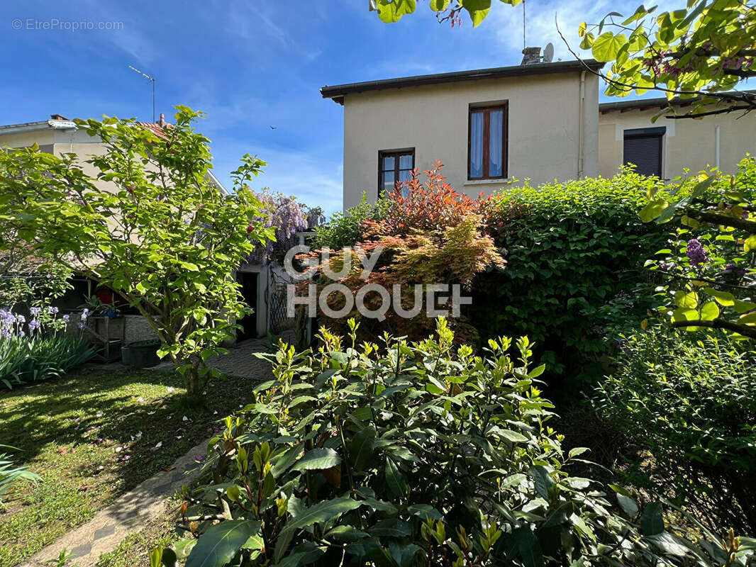 Maison à DECINES-CHARPIEU